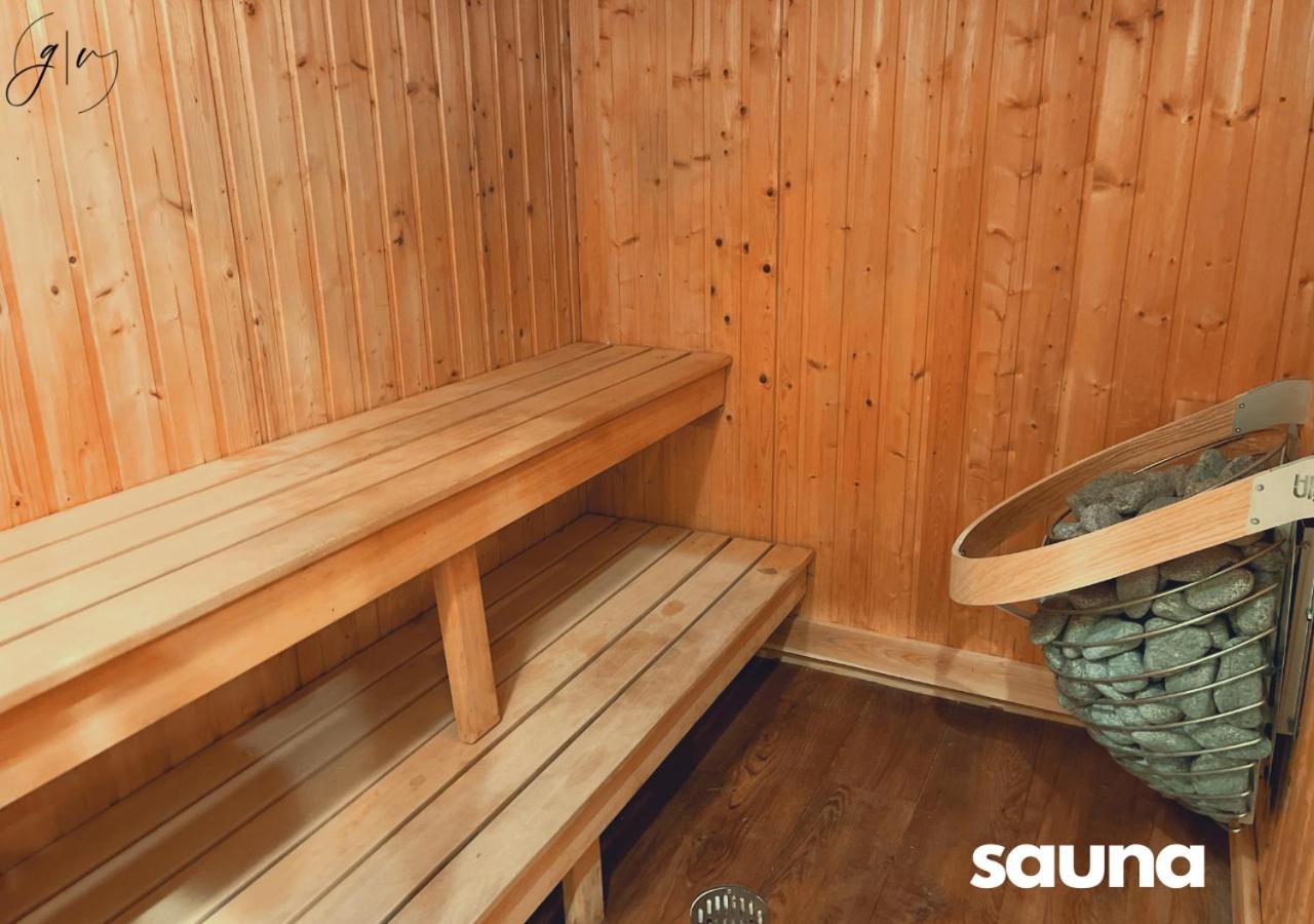 Getaway Villa- 3 Mins To Mohegan- Fully Stocked With Two Full Beds & Fireplace- Jacuzzi, Saltwater Pools, Sauna 노위치 외부 사진