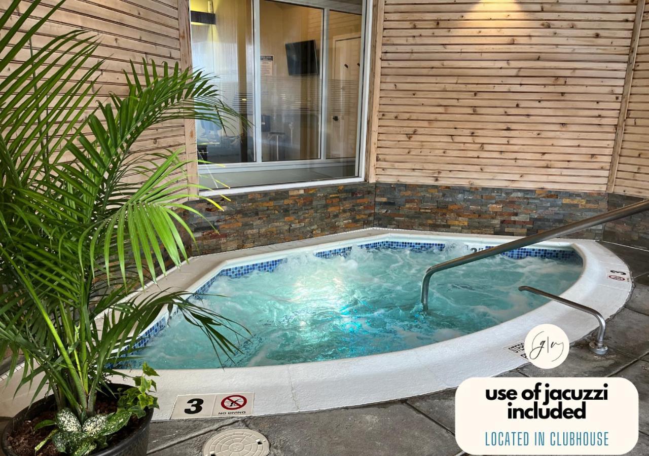 Getaway Villa- 3 Mins To Mohegan- Fully Stocked With Two Full Beds & Fireplace- Jacuzzi, Saltwater Pools, Sauna 노위치 외부 사진